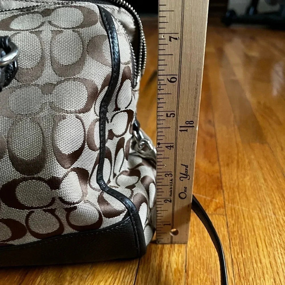 Coach Park Signature Brown and Beige Jacquard pattern, 3 zippered bag. - Picture 2 of 11